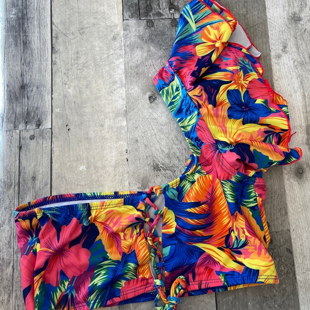 Bikini - Picture 4 of 4